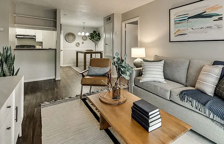 River Oaks Apartments — Photo 3