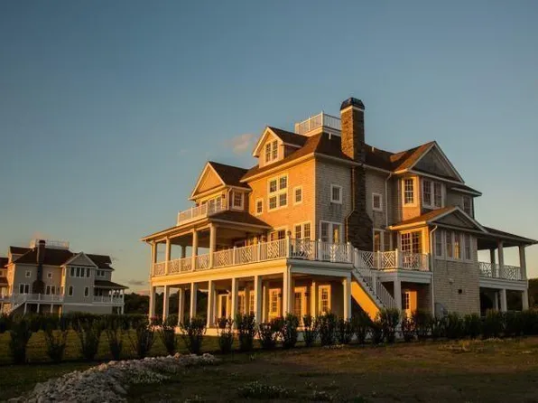 157 Newport Beach Dr, Portsmouth, RI 02871