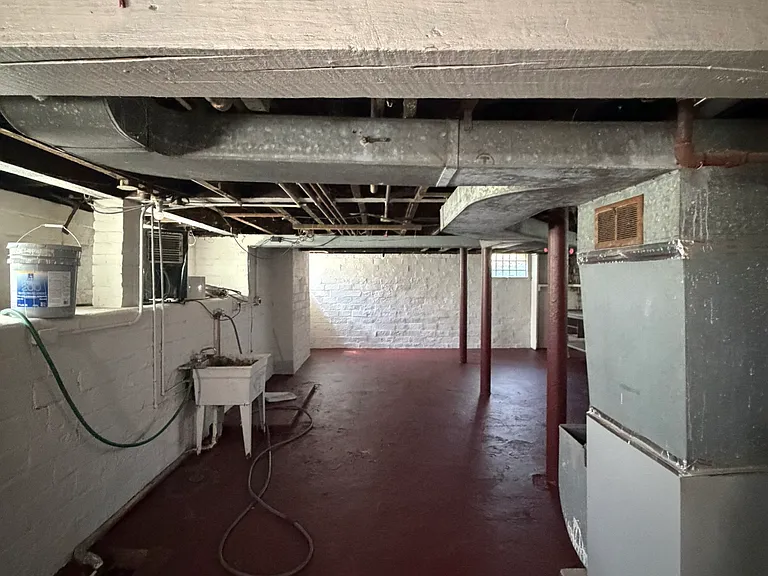W 46th St — Photo 10
