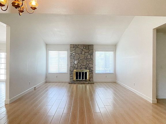 3rd image of 5930 Southview Dr