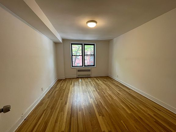 4th image of 110 Bank St APT 3D