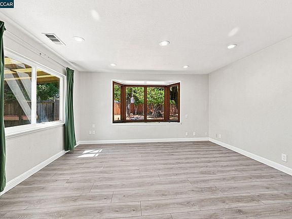 3rd image of 1401 Nicholas Dr