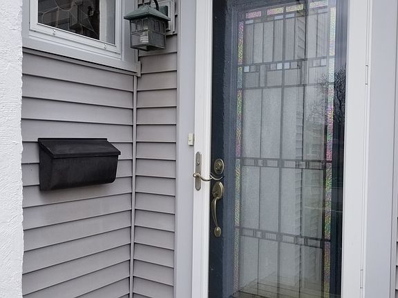 2nd image of 650 S Summit Ave