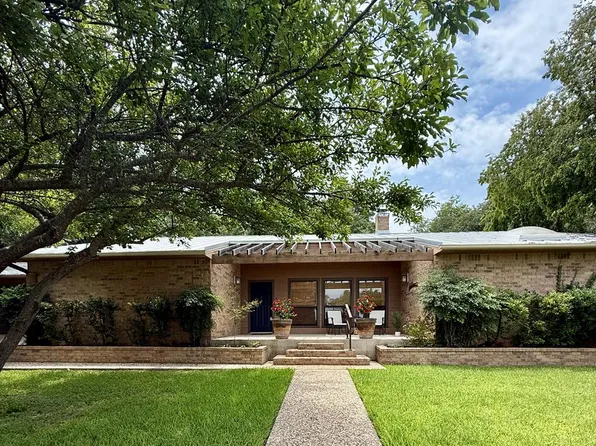 607 Franklin St, Fredericksburg, TX 78624