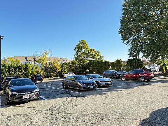 4th image of 35 Desmoines Rd APT 510