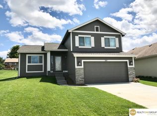 8207 Craig Ave, Omaha, NE 68122
