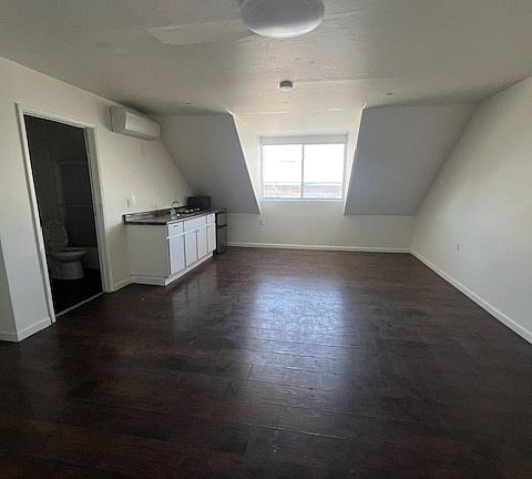 2nd image of 404 N 5th St #6