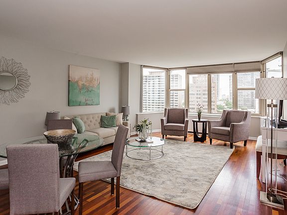 4th image of 525 W Hawthorne Pl APT 1202