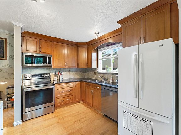 4th image of 8 Golden Spike Rd