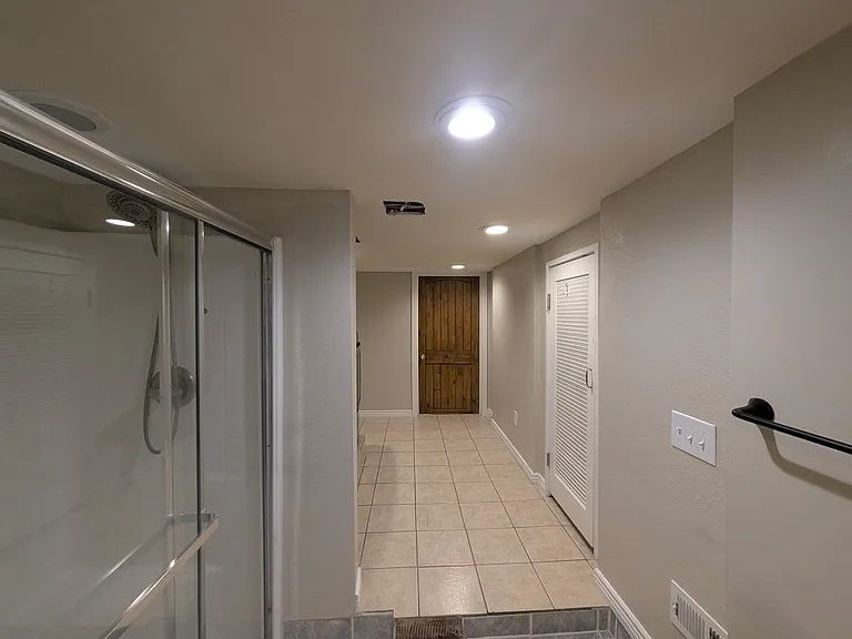 4801 W Irving St — Photo 8