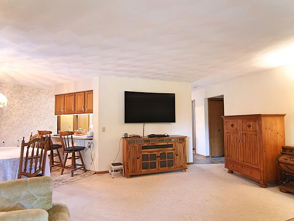 3rd image of 1614 Holly Dr #3