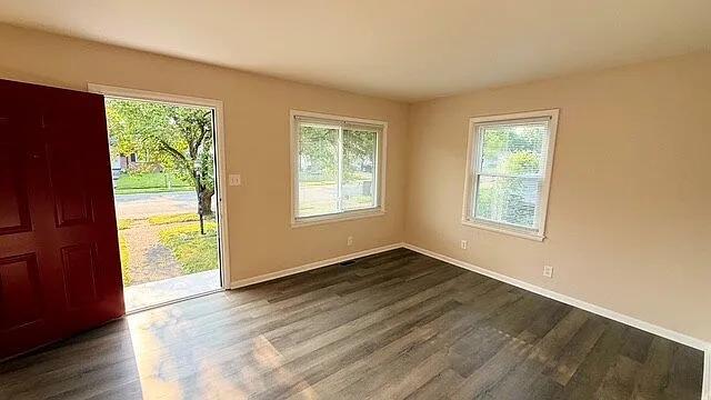 2 bed, 1.0 bath, 1032 sqft, $1,225 — Photo 2