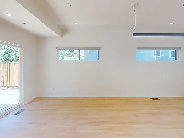 1257 Sleepy Hollow Ln — Photo 12