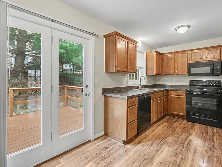 2165 Saint Clair Ct — Photo 6
