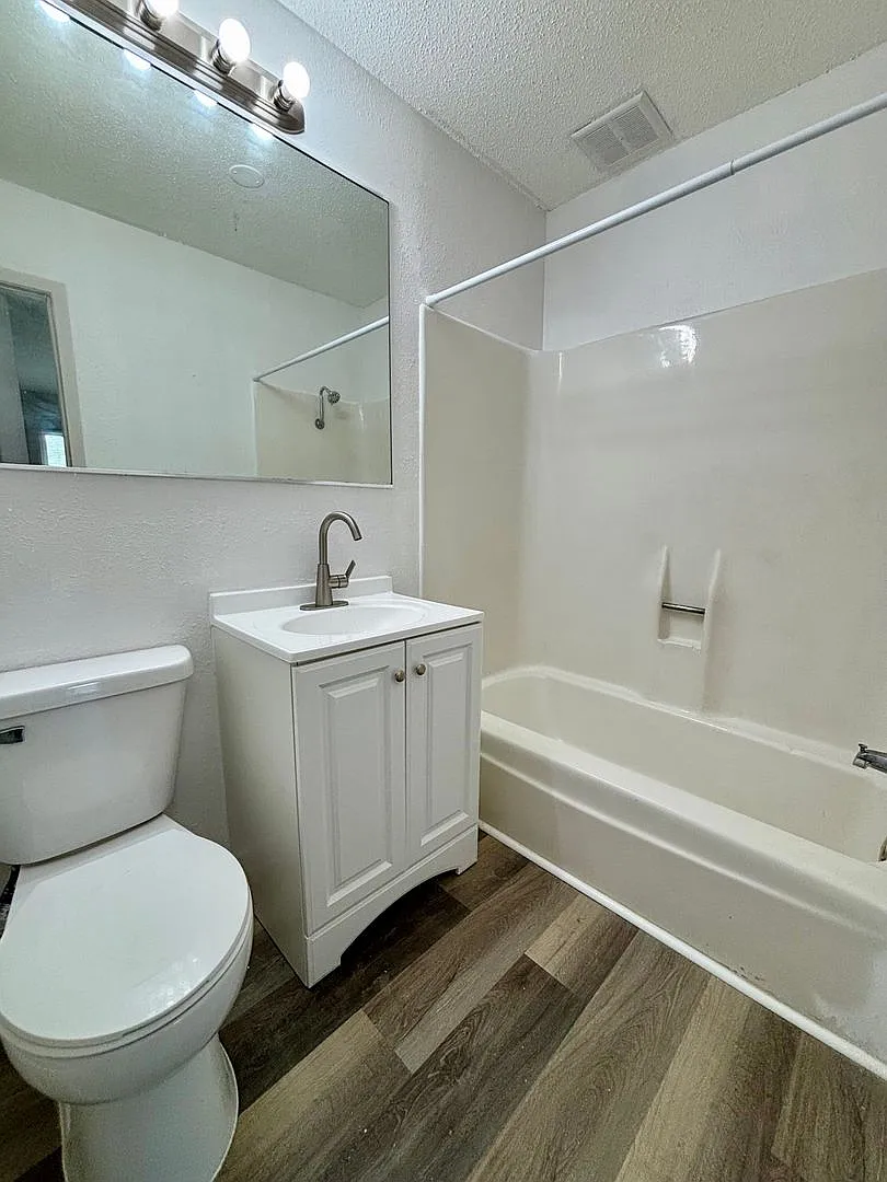 Cedar Crest Apartments — Photo 3