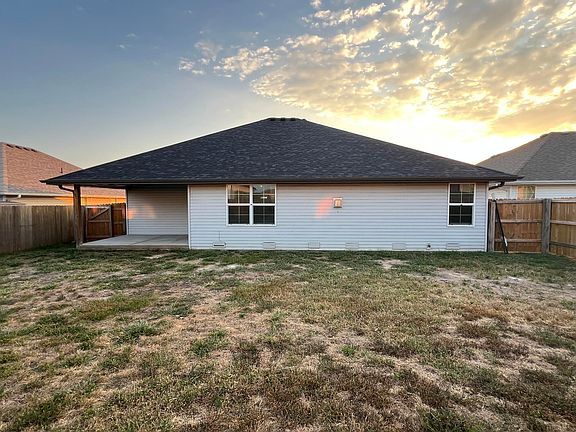 4th image of 813 S Ridgemont Drive