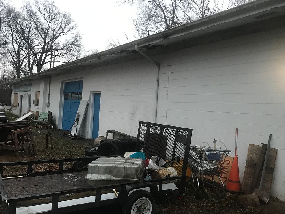 2nd image of 741 E 5th St