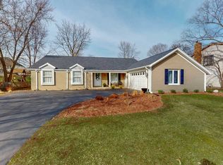 977 W Bauer Rd, Naperville, IL 60563