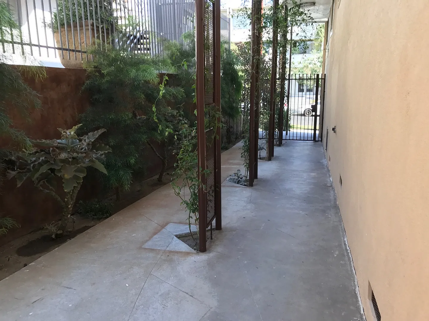 001 — Photo 3