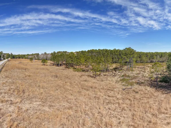 200 Walton Rd, Midway Park, NC 28544