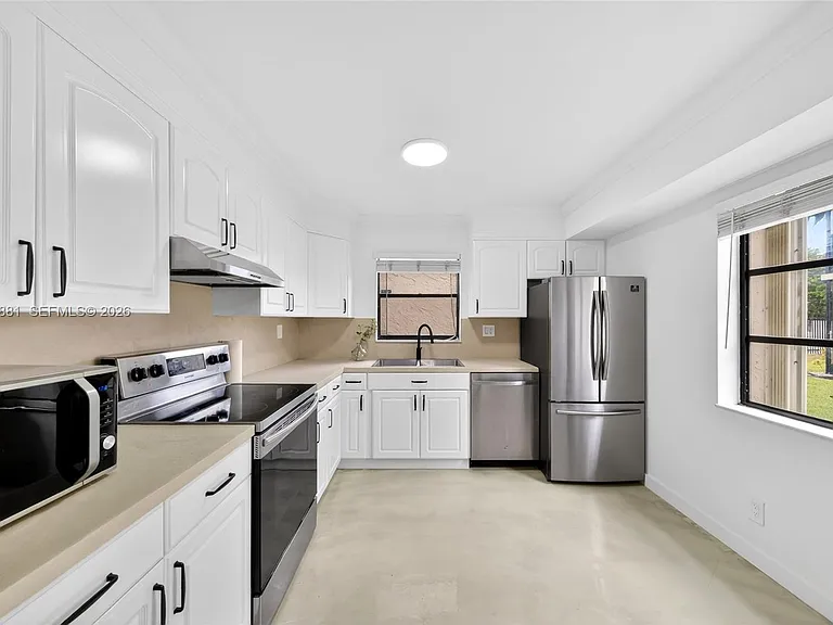 265 SE 10th St #1C — Photo 4