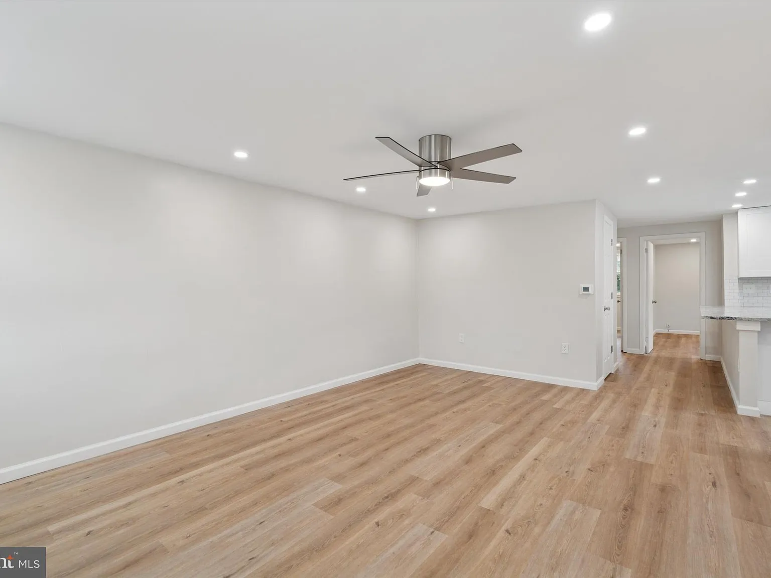 2 bed, 882 sqft, $1,975 — Photo 2