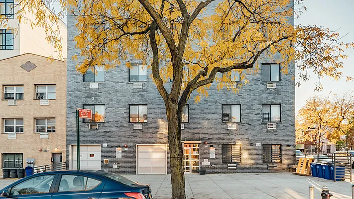 Rented by Nooklyn NYC LLC | media 44