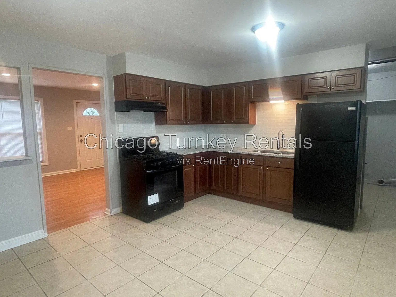 3 bed, 1.0 bath, 960 sqft, $2,400 — Photo 2