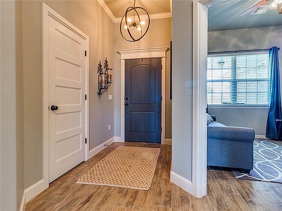 4th image of 1711 Cowboy Ln