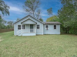 1301 N Walnut St, Gladewater, TX 75647