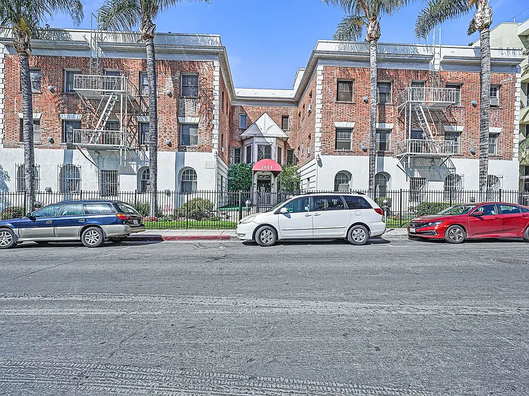 1611 Schrader Apartments (#810) — Photo 23