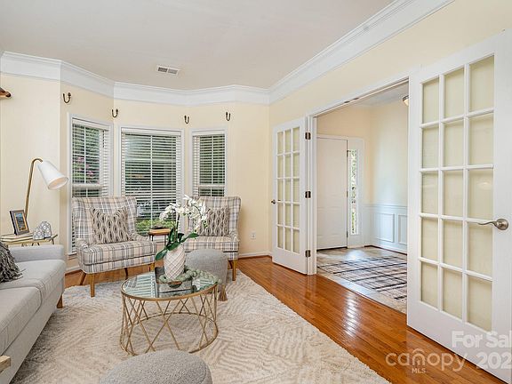 5th image of 13705 Glenford Pl