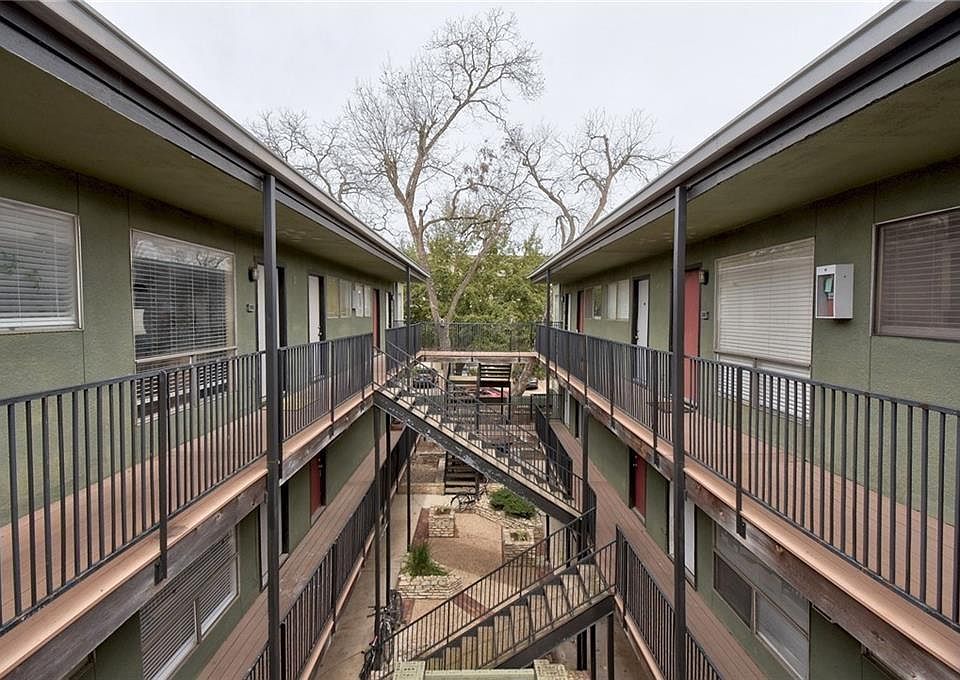 2nd image of 2200 San Gabriel St #302