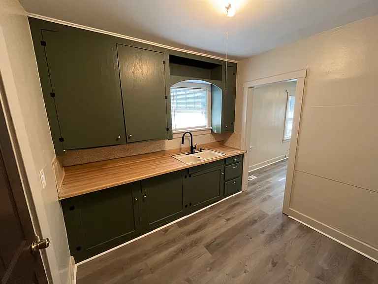 615 W 7th Ave — Photo 2
