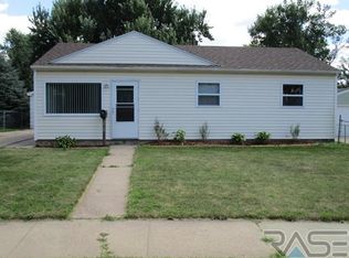 3213 E 20th St, Sioux Falls, SD 57103
