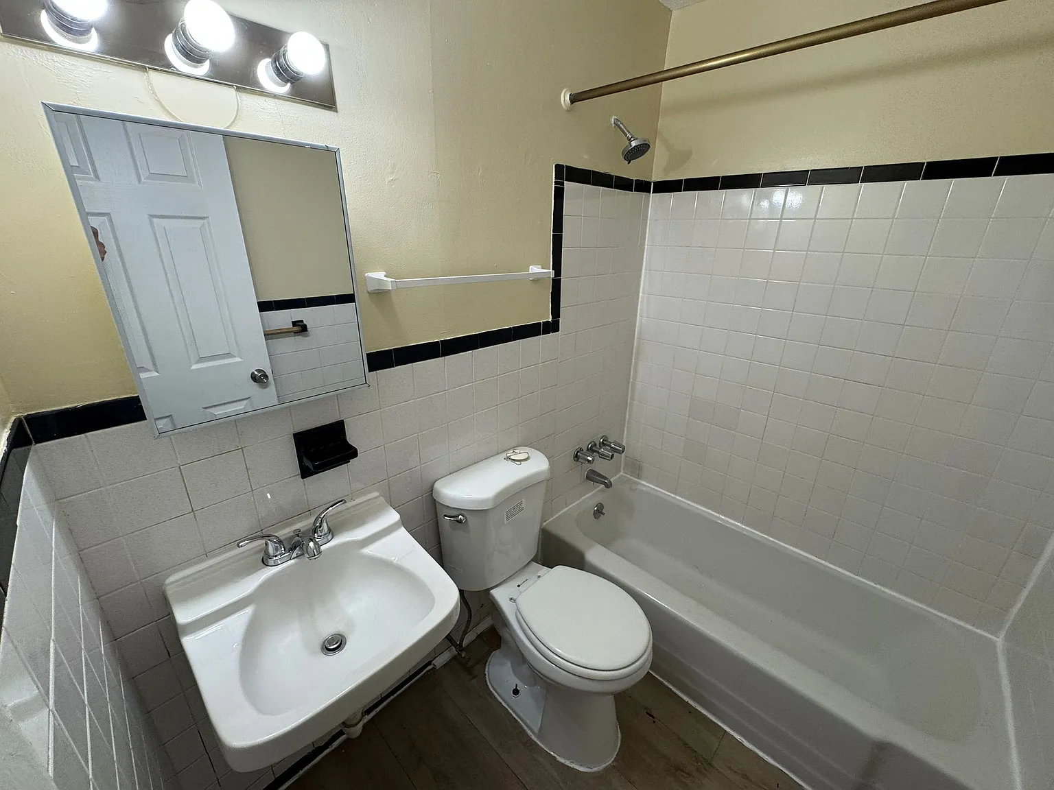 2 bed, $1,650 — Photo 4