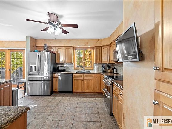 5th image of 11 Thornton Ct