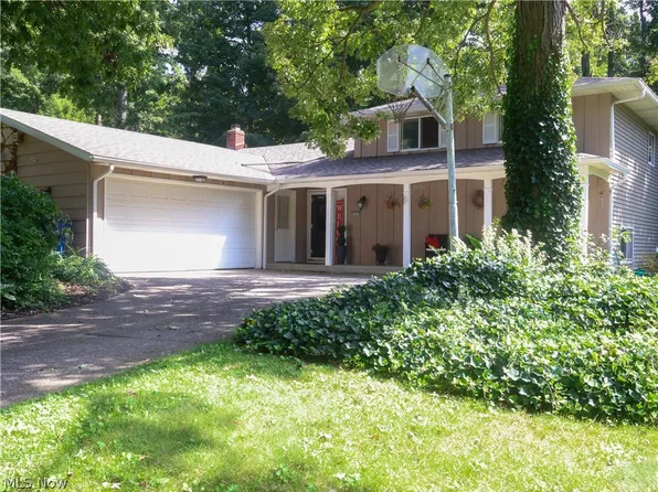27561 Linwood Cir, North Olmsted, OH 44070