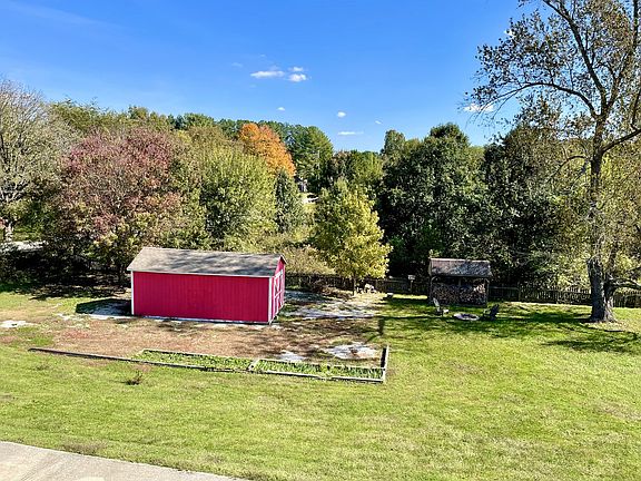 2nd image of 101 Hickory Hill Dr