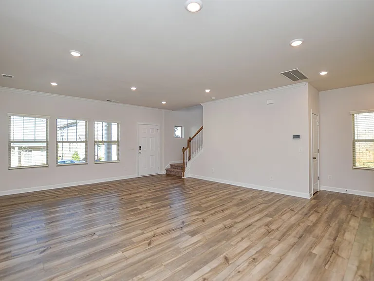 3215 Lisburn St — Photo 10