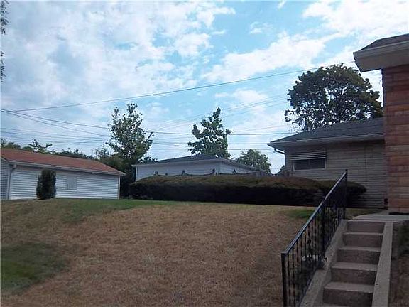 3rd image of 1166 W 32nd St