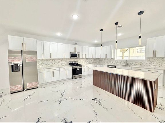 4th image of 41 W 19th St #1