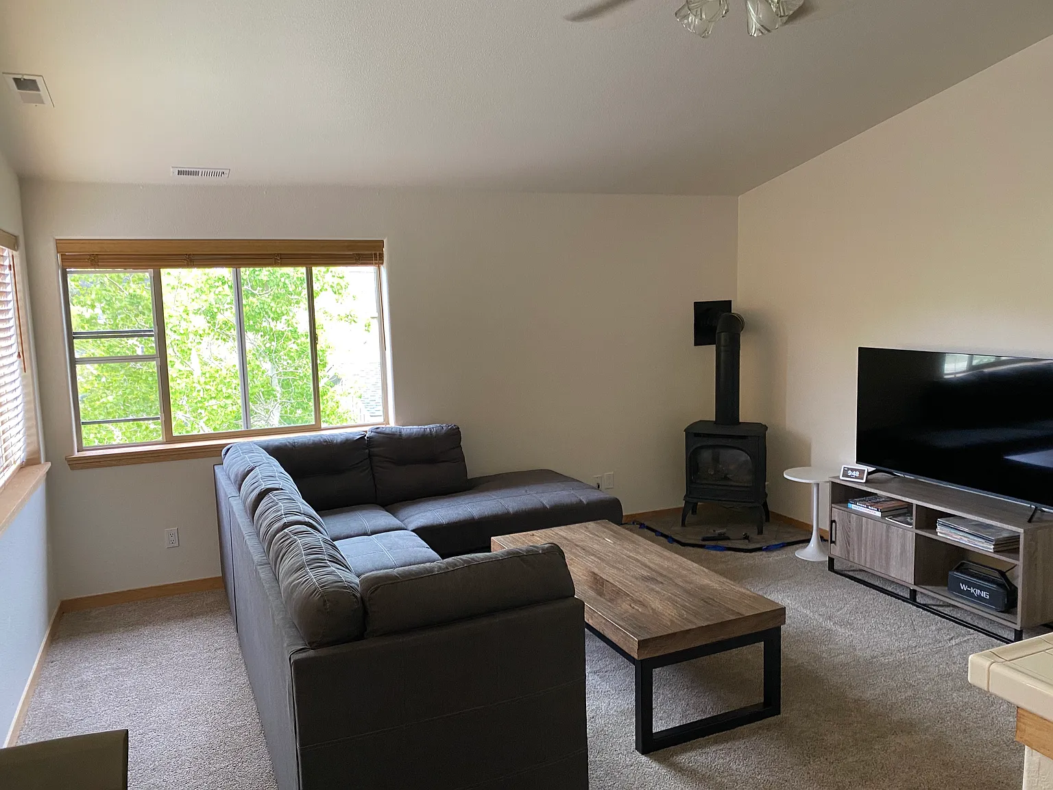 3 bed, 1071 sqft, $1,100 — Photo 3