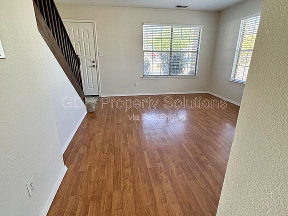 5th image of 700A Fruit Ave NW