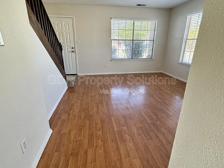 700 Fruit Ave NW — Photo 5