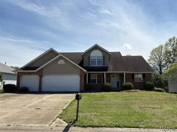 7513 Stonebridge Golf Dr, Maryville, IL 62062