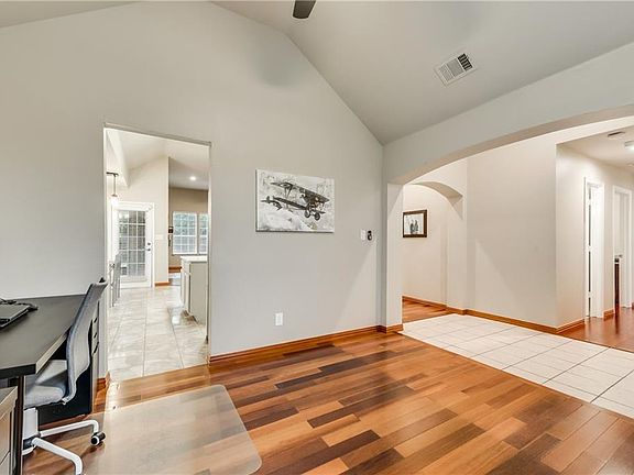 4th image of 1615 Mayflower Dr