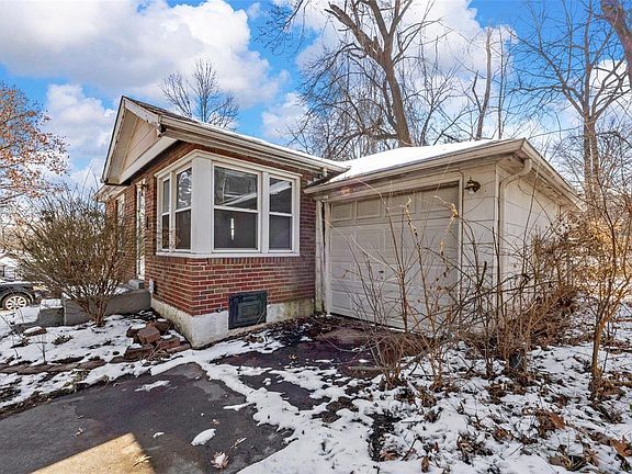 4th image of 8118 Underhill Dr