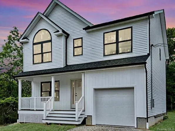 21 Malta Place, Mastic, NY 11950