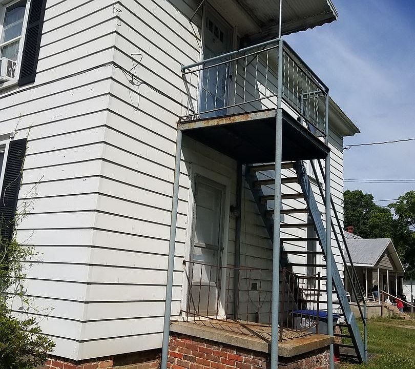1st image of 300 Earl St #B